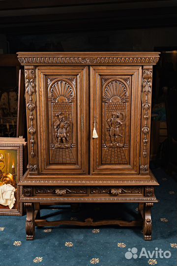 Шкаф антикварный в стиле 