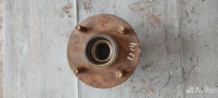 Ступица задняя Nissan Bluebird U14