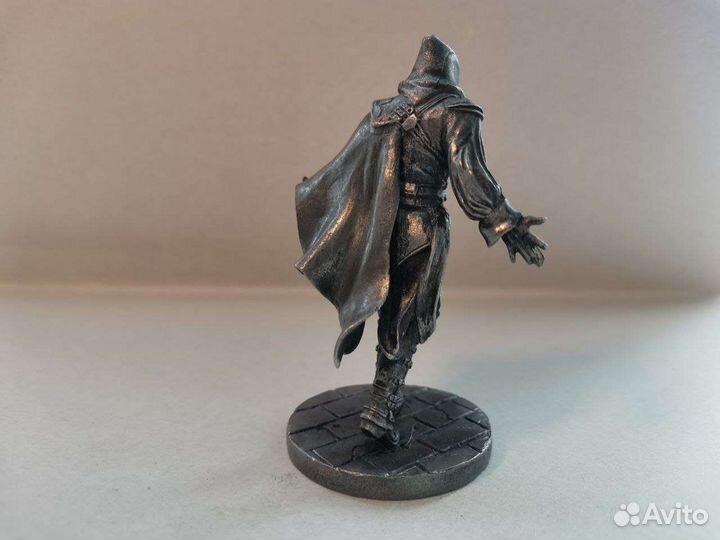 Фигурка Assassin's creed Ezio
