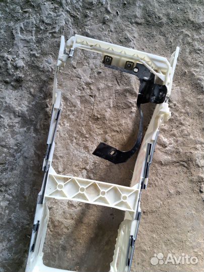 Крепление Центральной консоли Audi A6 C6