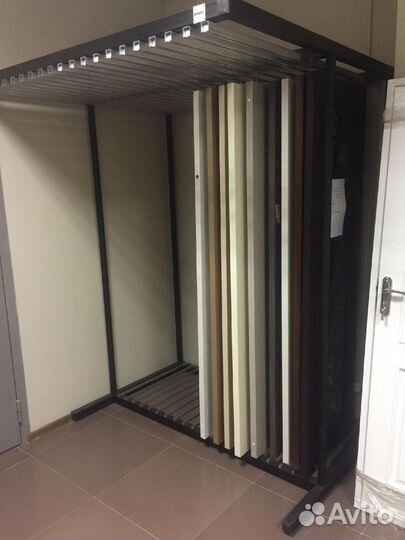 Выдвижной экспозитор на 20 межкомнатных дверей