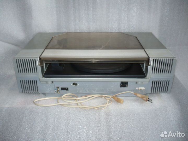 Рабочий проигрыватель пластинок 