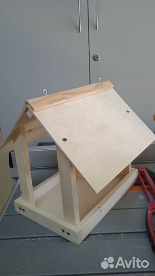 Кормушки, скворечники, синичники, бельчатники