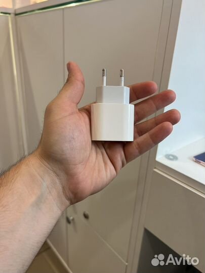 Оригинальный блок iPhone 20 w