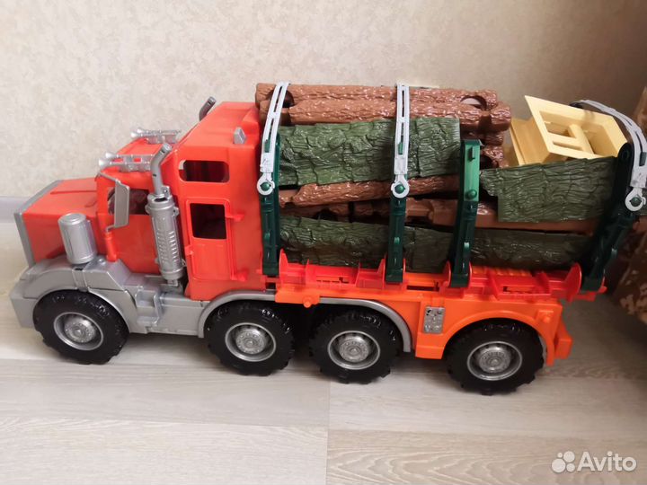 Машина лесовоз