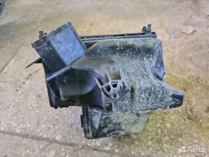 Корпус воздушного фильтра Nissan Murano Z51