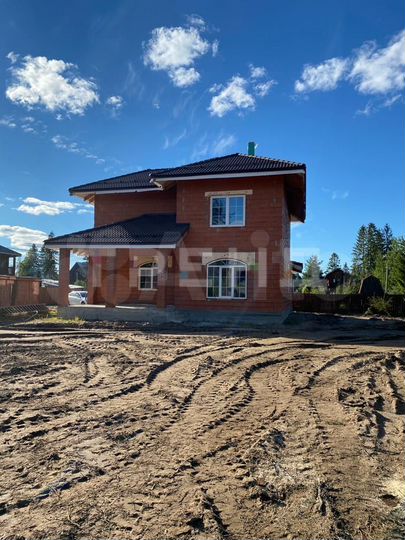 Таунхаус 200 м² на участке 10 сот.