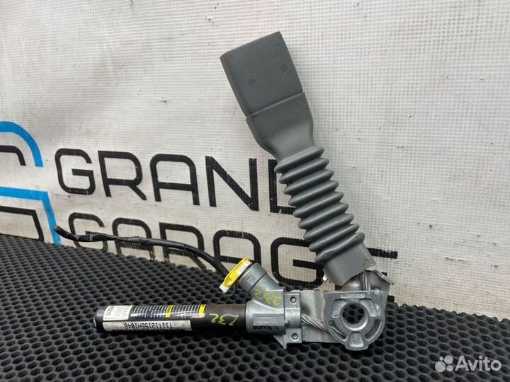 Ответная часть ремня безопасности передняя левая