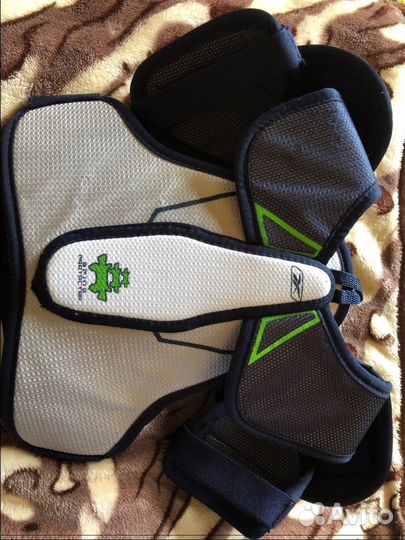 Хоккейная защита на грудь Reebok