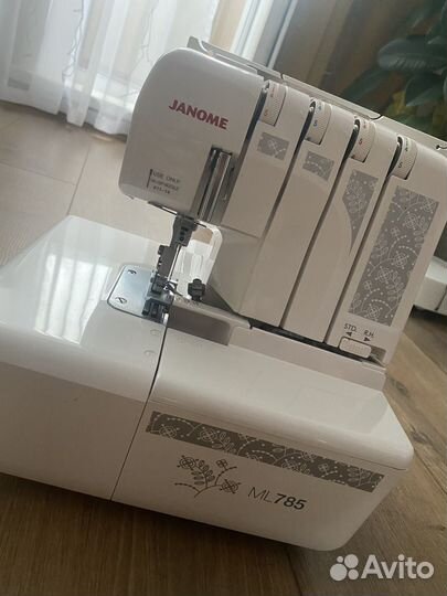 Бытовой оверлок Janome ML 785