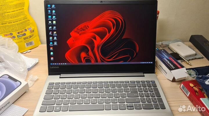 Lenovo ideapad 720/i5 8250u/rx560 4Gb