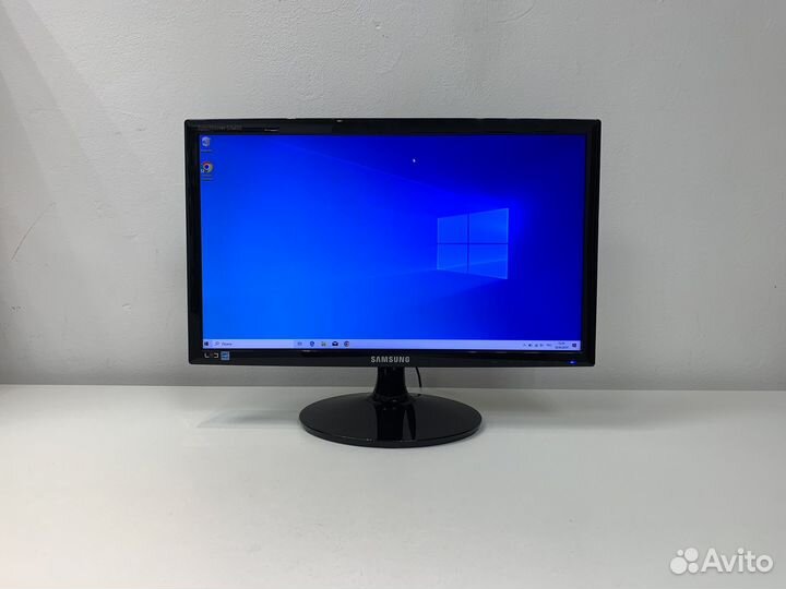 Samsung 20' VGA / DVI-D +провода