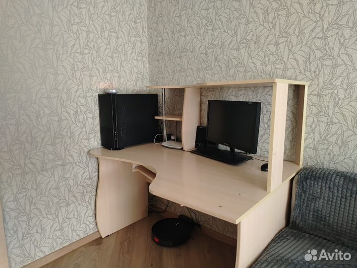 Компьютерный/письменный стол