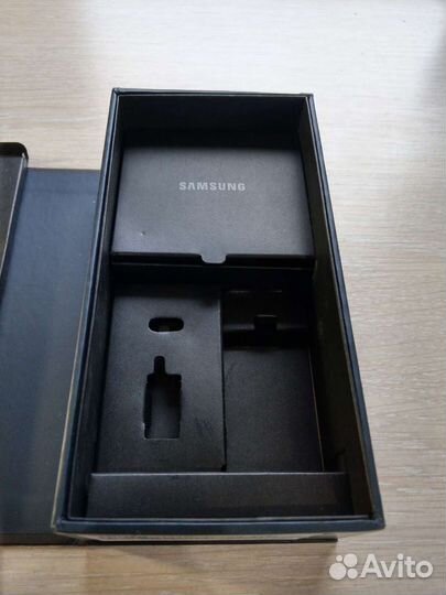 Коробка от Samsung Galaxy S8+