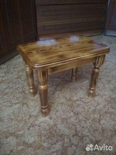 Табурет с точёными ножками