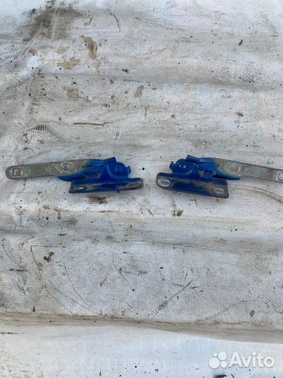 Петля капота Renault Logan 1 2009