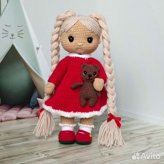 Вязаная кукла ручной работы (мягкая игрушка)
