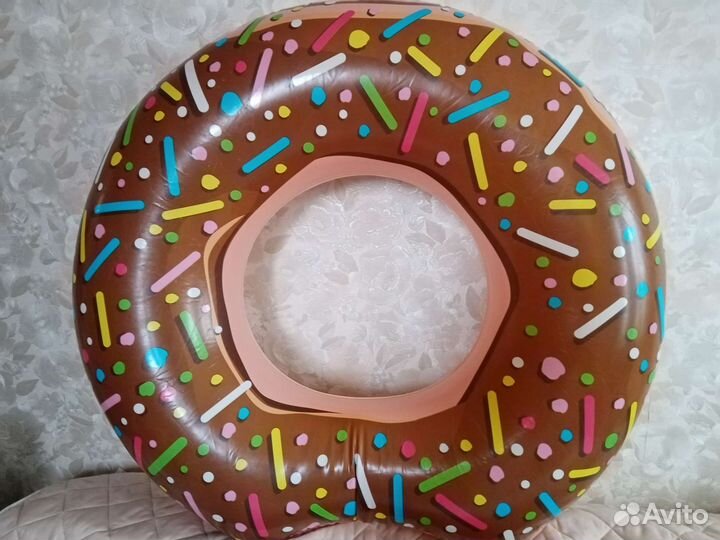 Надувной круг для плавания