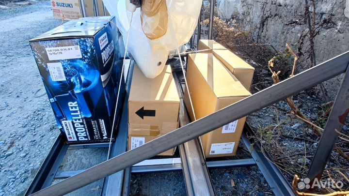 Мотор лодочный Suzuki DF250TX белый в наличии