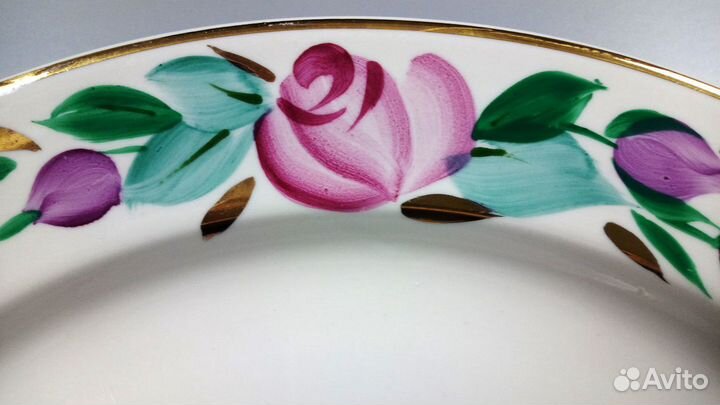 Большое блюдо с орнаментом