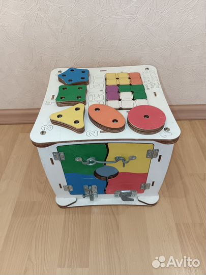 Бизиборд куб