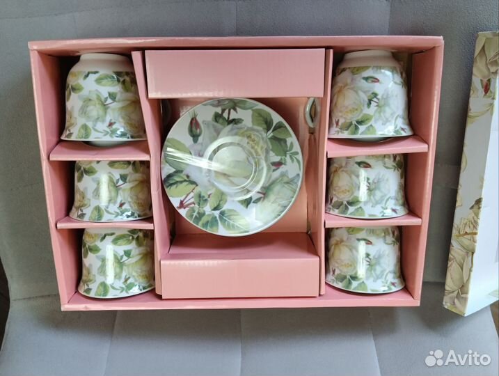 Набор кружек с блюдцами