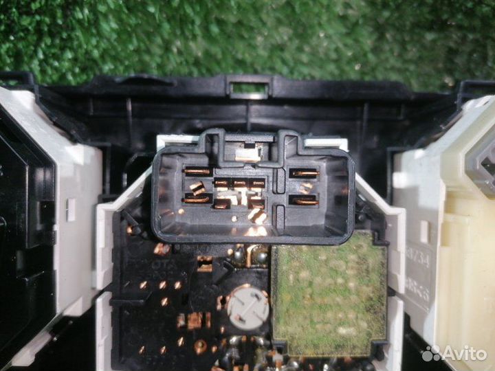 Блок управления климат-контролем Toyota Corolla