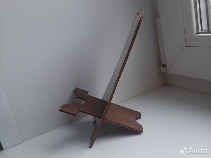 Подставка для телефона из дерева