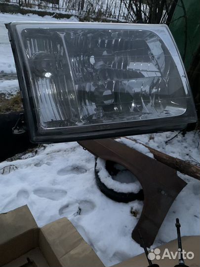 Новая правая фара Toyota Land Cruiser 100