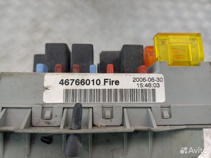 Блок предохранителей Fiat Albea 1.4 350A1000 77Л.С