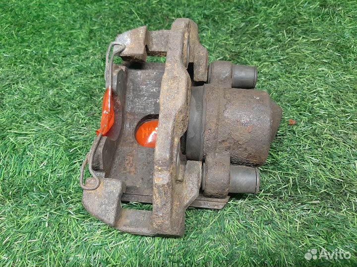 Суппорт передний левый на Ford Fusion