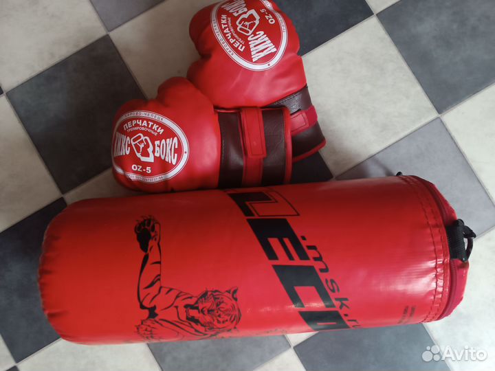 Комплект детский из боксерских перчаток и мешка