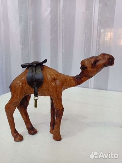 Сувенирная статуэтка верблюд