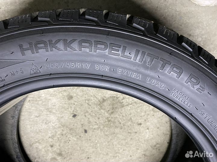 Nokian Tyres Hakkapeliitta R2 245/45 R17 99R
