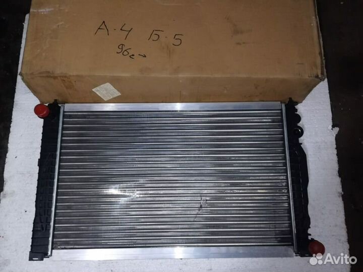 Радиатор охлаждения двигателя Audi A4 96- новый