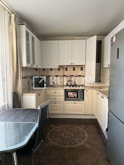 2-к. квартира, 54 м², 1/3 эт.