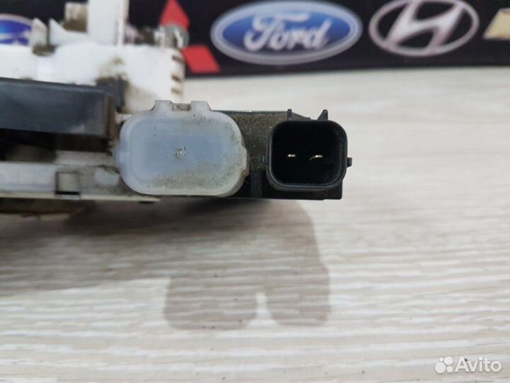 Замок двери передний левый Honda Stepwgn RF7 K20A