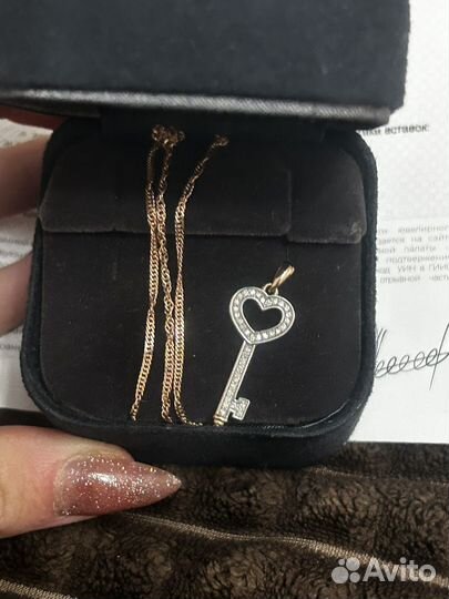 Золотая цепочка с бриллиантом