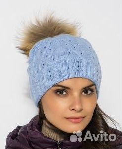 Новая шапка со стразами и меховым помпоном