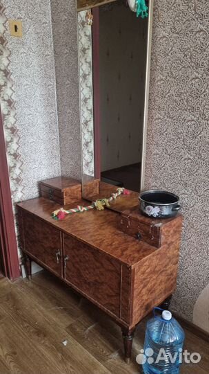 Тумба с зеркалом