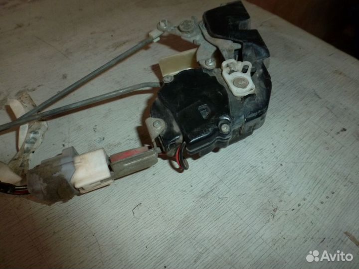 Замок двери Задней Правой Тойота Карина Е