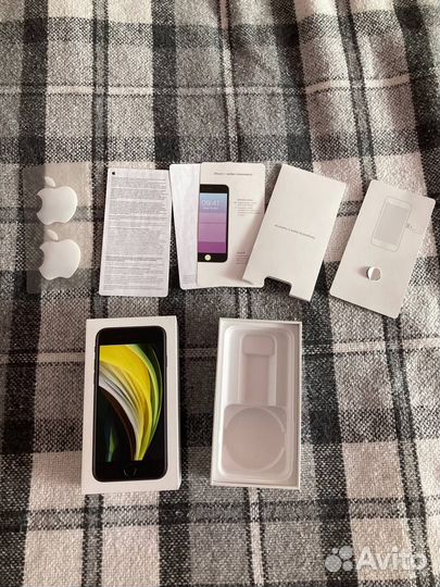 Коробка от iPhone se 2020