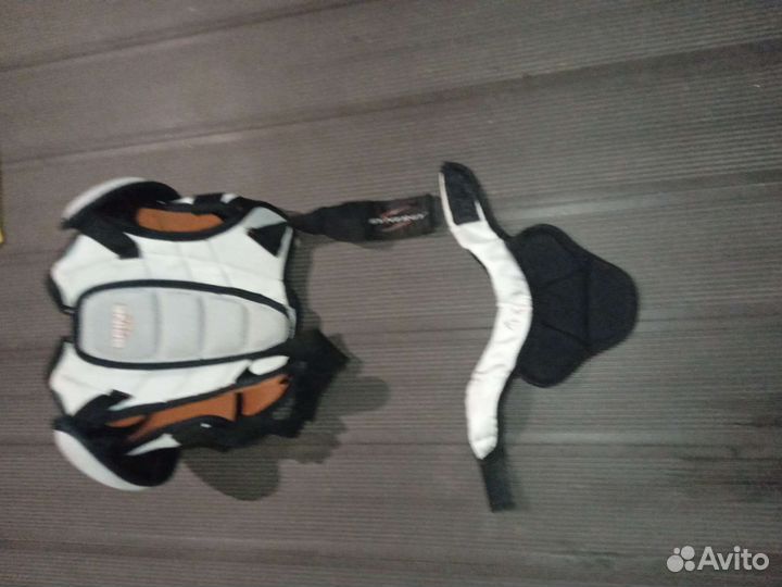 Нагрудник хоккейный