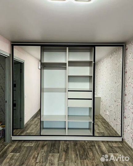 Современный шкаф купе