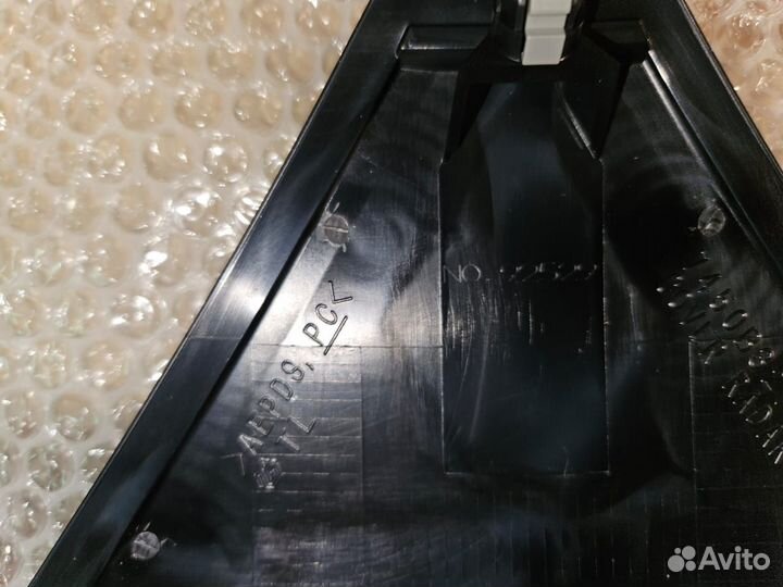 Эмблема Mitsubishi 7450B327