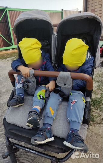 Прогулочная коляска для двойни Baby Monsters