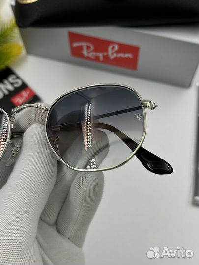 Солнцезащитные очки Ray Ban