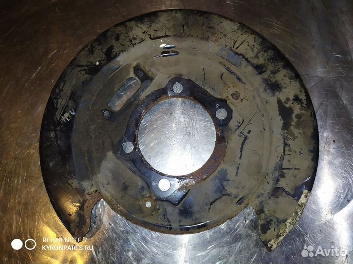 Щит опорный тормозной задний правый Ssangyong