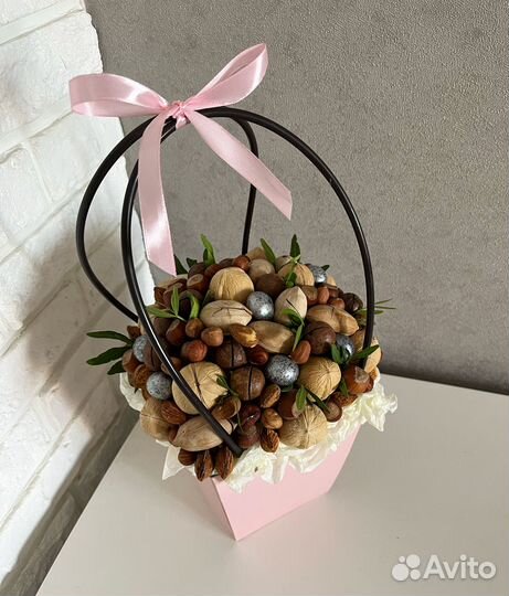 Букет из орехов и сухофруктов