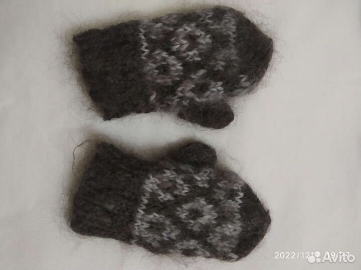 Две пары пуховых варежек